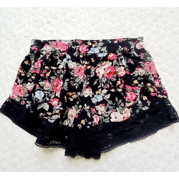 Urban Outfitters UO Band of Gypsies black floralshorts lace soft XS - Picture 2 of 7